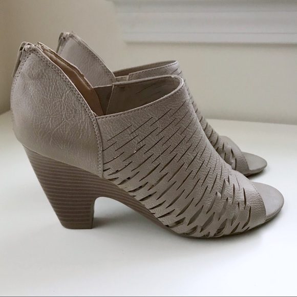 NWOT DANA BUCHMAN Peep Toe Heels (9) - Picture 2 of 7